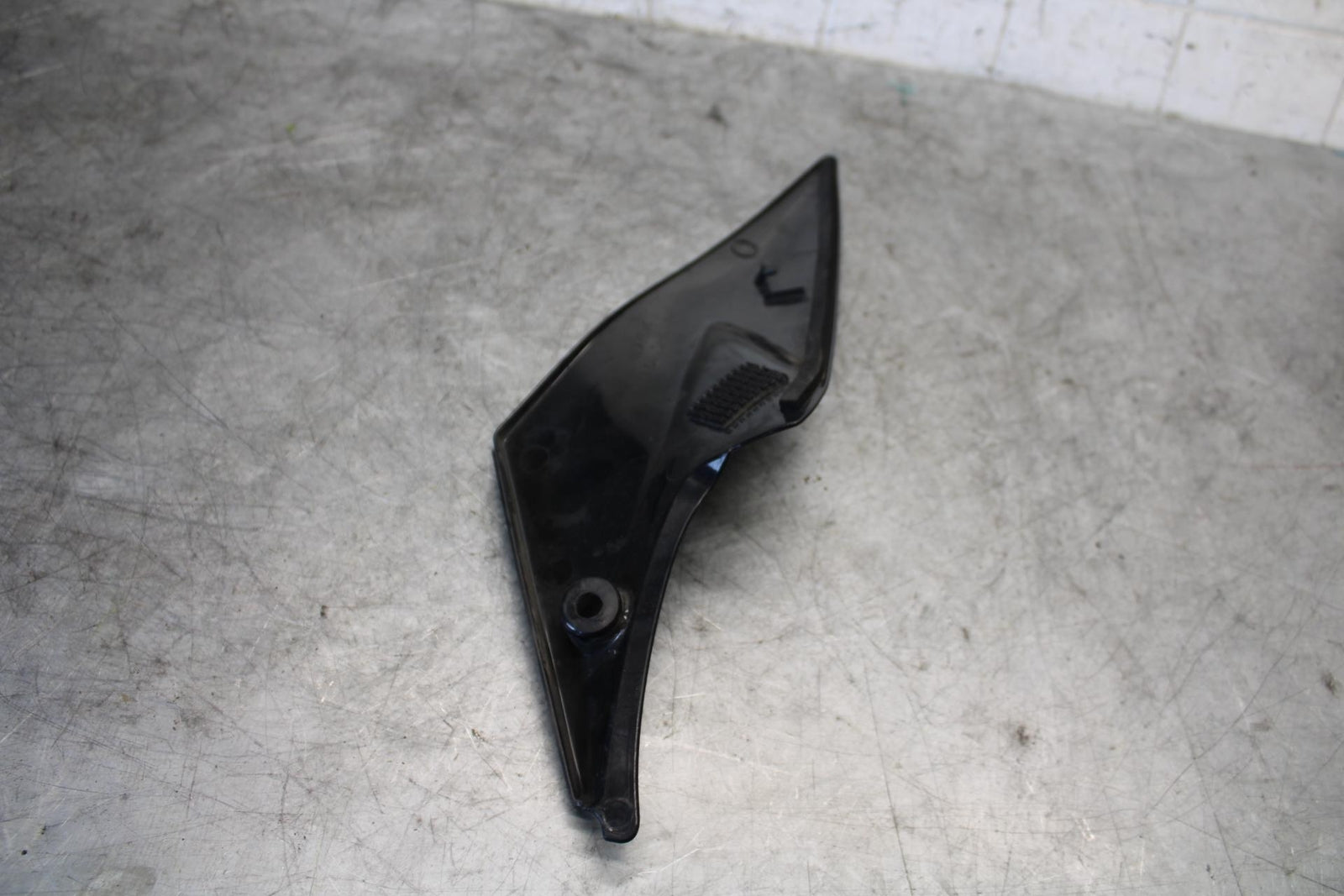 06-07 SUZUKI GSXR600 RIGHT GAS TANK FUEL CELL PANEL COVER TRIM COWL  BB543