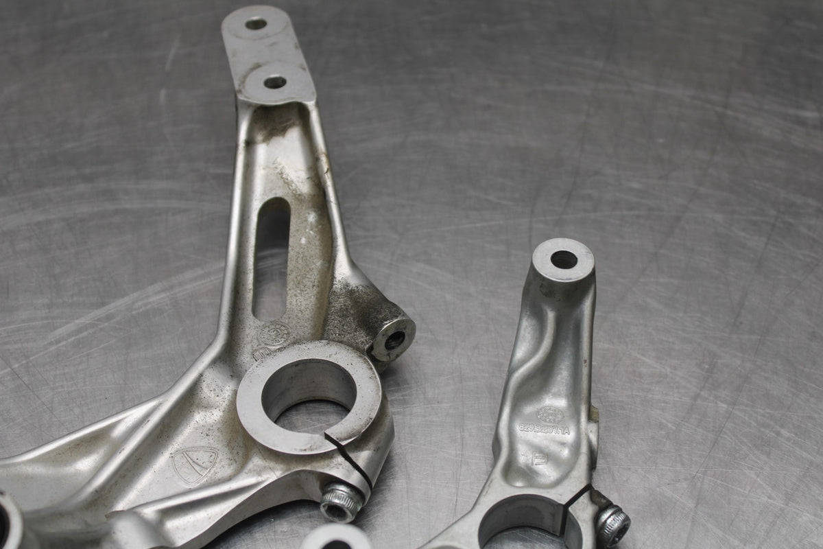 16 DUCATI 959 PANIGALE ENGINE/ FRAME MOUNT MOTOR BRACKET SET BB912