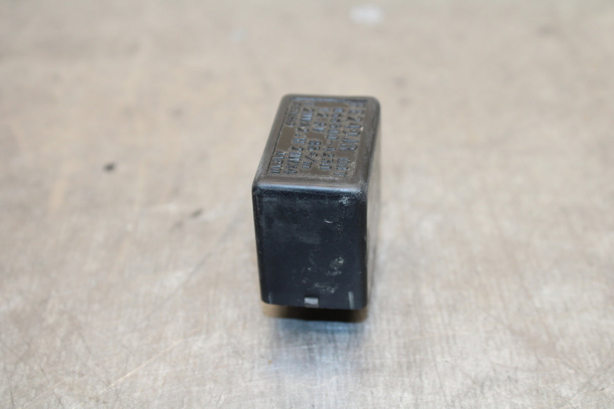 03 SUZUKI SV650S TURN SIGNAL BLINKER RELAY FLASHER SWITCH BB130