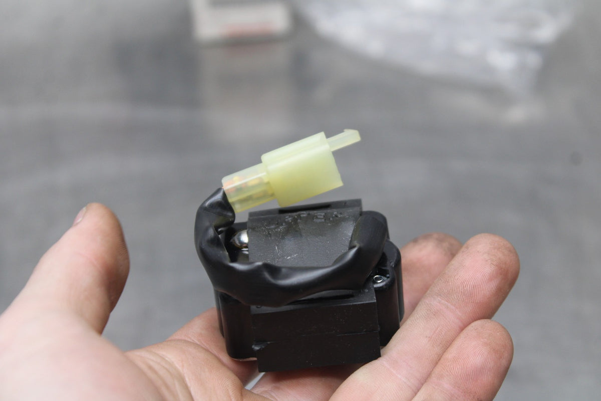 00-02 KAWASAKI NINJA ZX6R NOS TIP OVER BANK ANGLE CRASH SENSOR SWITCH  BB750