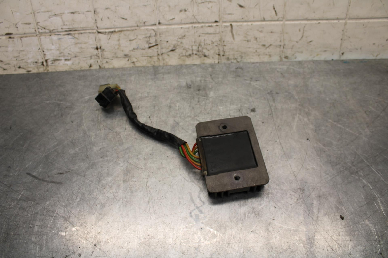 2005 Ducati Monster S2R RECTIFIER VOLTAGE REGULATOR BB557