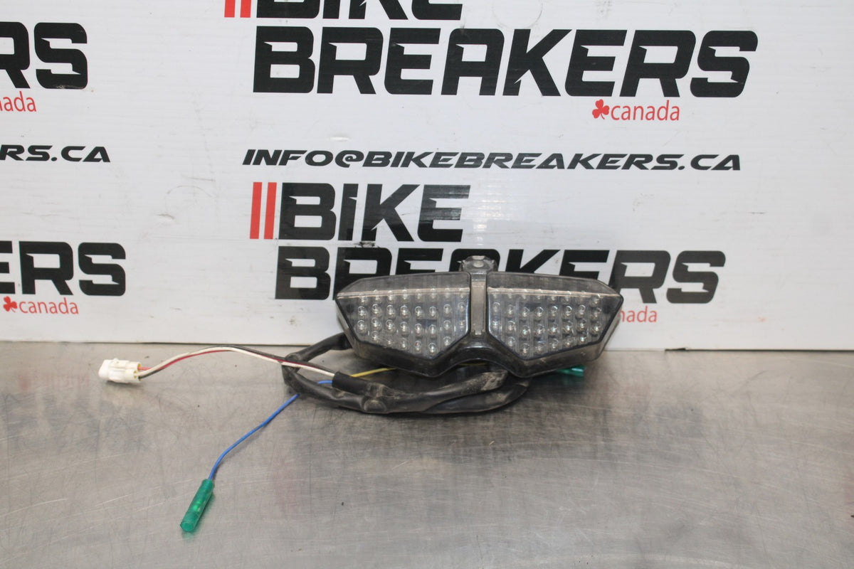 08-09 YAMAHA YZF R6S AFTERMARKET REAR TAIL TAILLIGHT BACK BRAKE LIGHT BB796