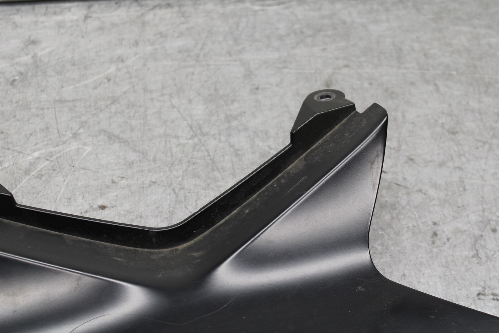 13-18 KAWASAKI NINJA ZX6R CENTER REAR BACK TAIL FAIRING COWL  BB682