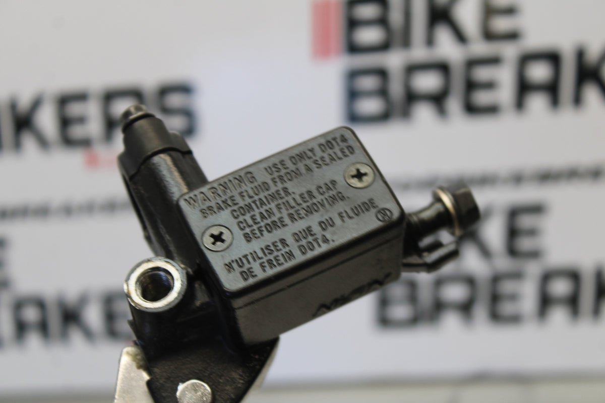 15-16 HONDA CB300F FRONT BRAKE MASTER CYLINDER w/ LEVER BB150
