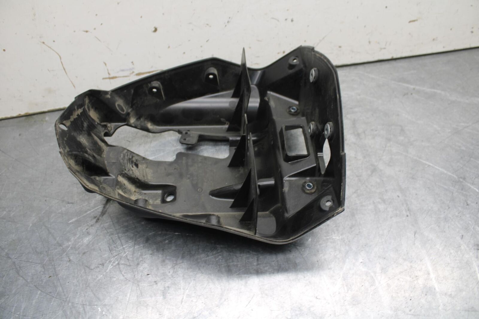 16-18 KTM 690 DUKE UPPER FAIRING MIRROR GAUGES STAY BRACKET BB631