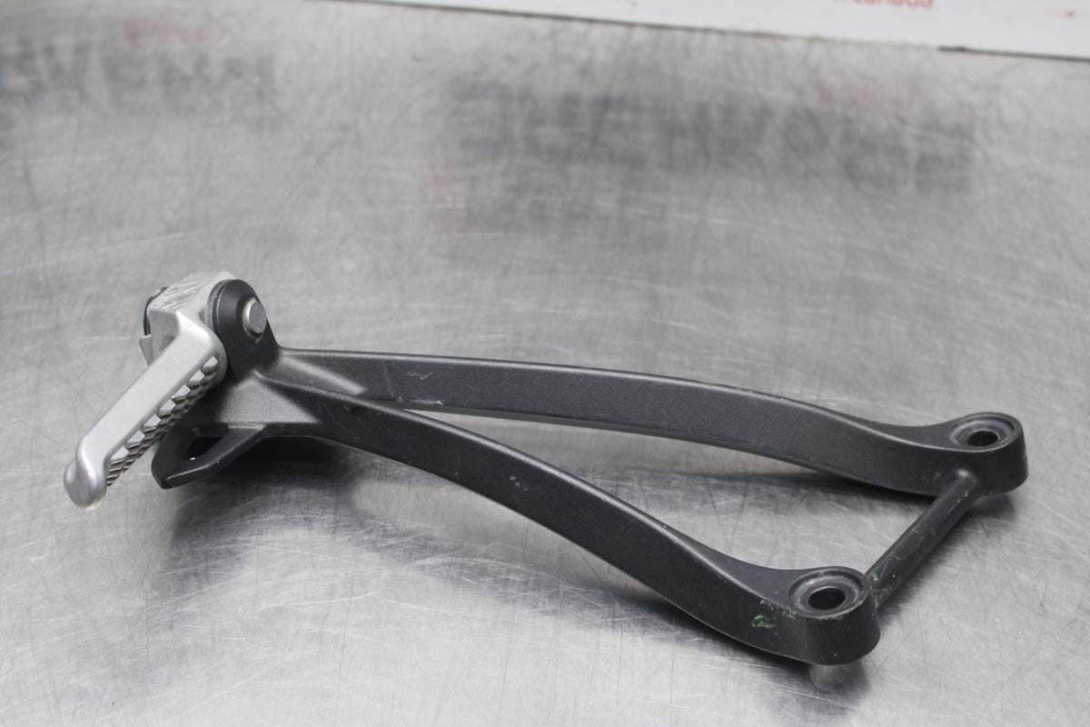 24-25 KAWASAKI NINJA ZX6R LEFT REAR BACK PASSENGER PEG BB785