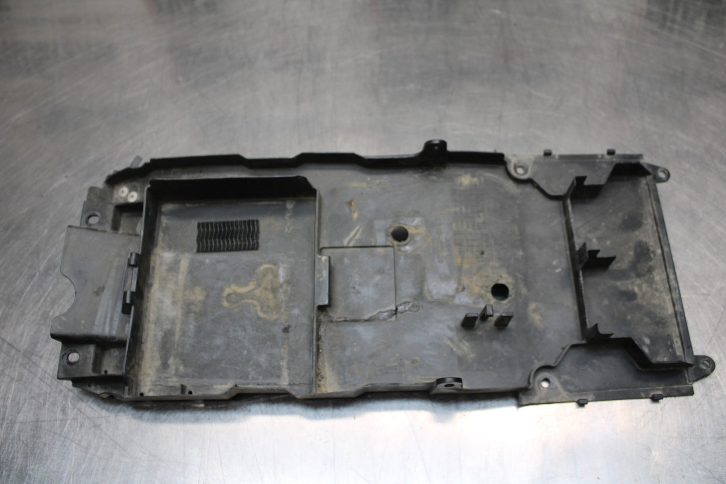 08 KAWASAKI NINJA ZX10R REAR BACK TAIL UNDERTAIL BATTERY TRAY PLASTIC BB201