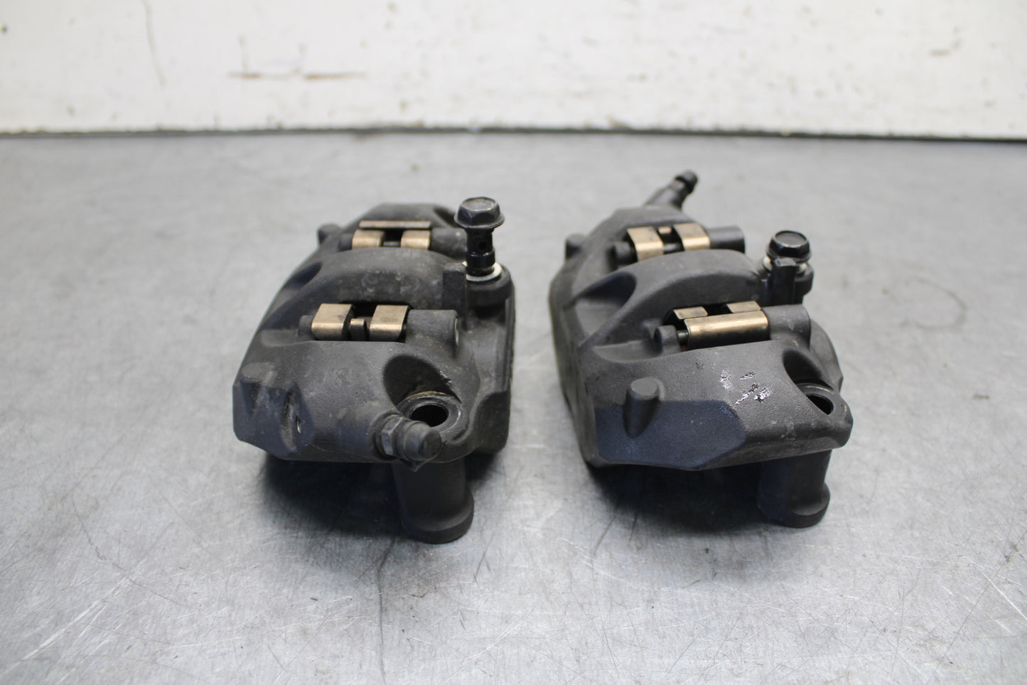 13-18 KAWASAKI NINJA ZX6R RIGHT LEFT FRONT BRAKE CALIPER SET PAIR CALIPERS BB682