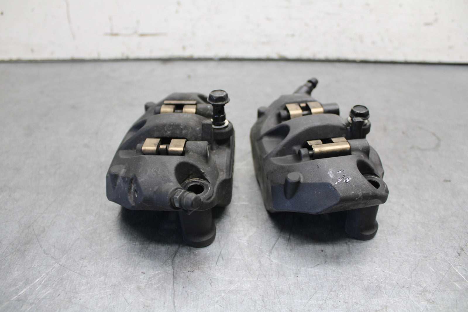 13-18 KAWASAKI NINJA ZX6R RIGHT LEFT FRONT BRAKE CALIPER SET PAIR CALIPERS BB682