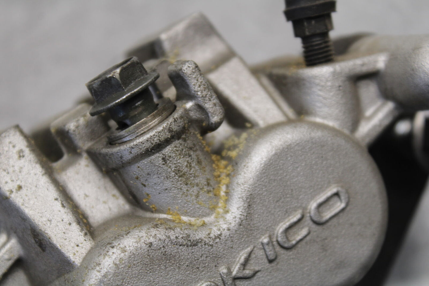 05-06 SUZUKI BOULEVARD M50 RIGHT FRONT BRAKE CALIPER 59100-33DB0-999 BB671