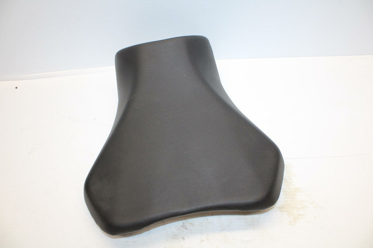 11-19 SUZUKI GSXR600 FRONT DRIVERS SEAT  SADDLE PILLION 45100-14J10-DW2 BB 241