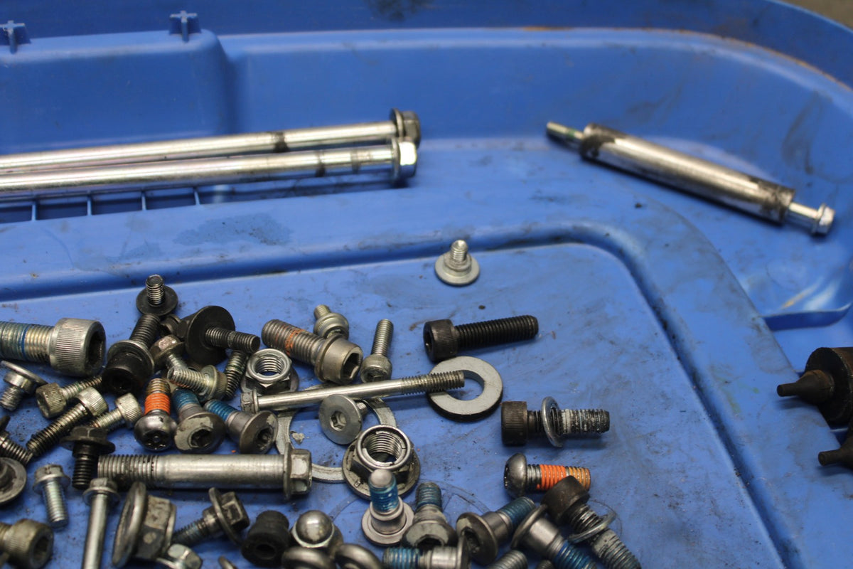 07-08 SUZUKI GSXR1000 MOUNTING BOLTS HARDWARE SCREWS BB944