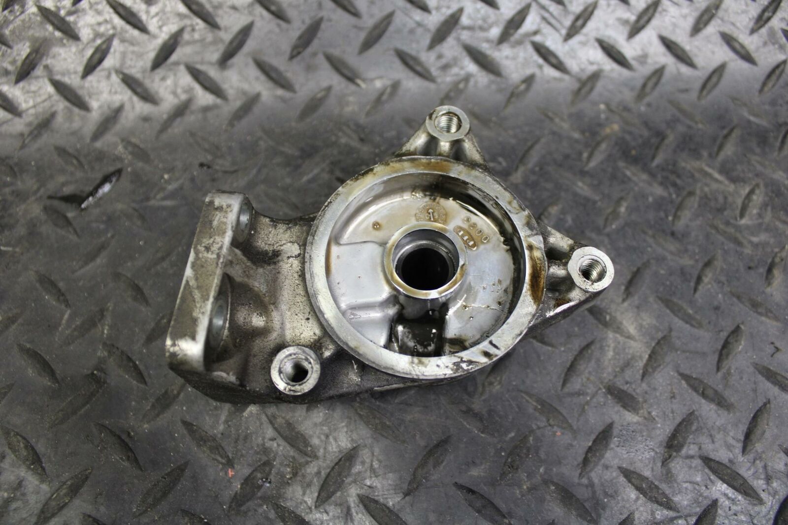 06-07 KAWASAKI NINJA ZX10R ENGINE OIL FILTER HOUSING  BB186