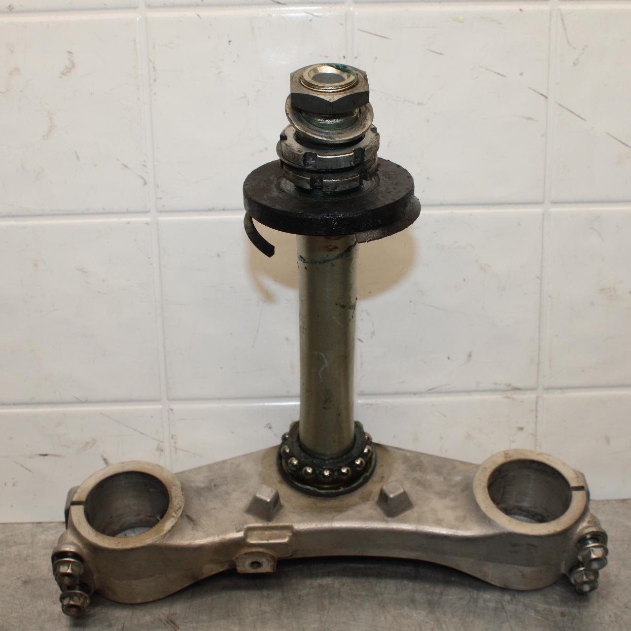 1999 Suzuki GSXR600 FRONT FORKS CLAMP LOWER TRIPLE TREE STEM 51410-34E00 BB580