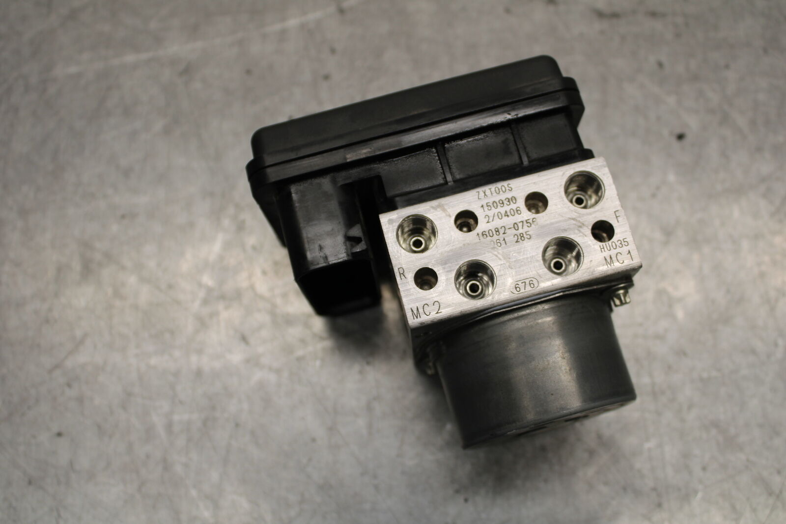 16 KAWASAKI NINJA ZX10R ABS PUMP UNIT MODULE 16082-0757 BB650