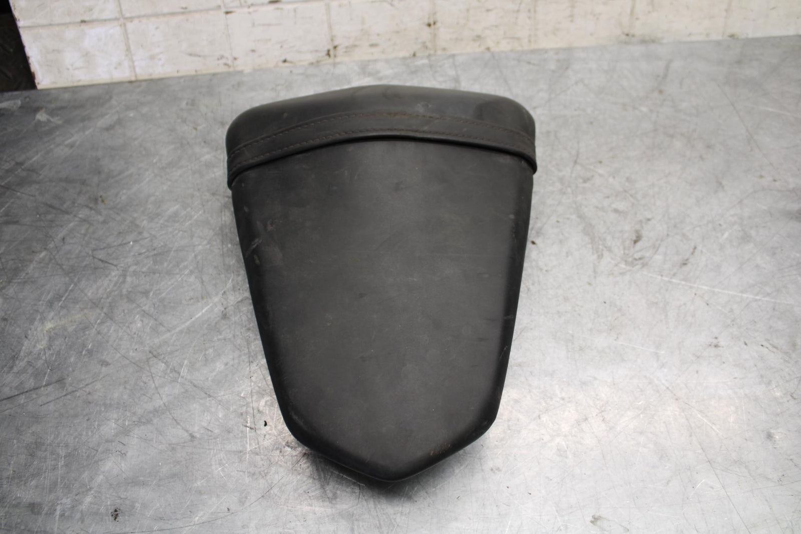 2015 Yamaha YZF R3 REAR BACK PASSENGER TANDEM SEAT PAD SADDLE PILLION BB526