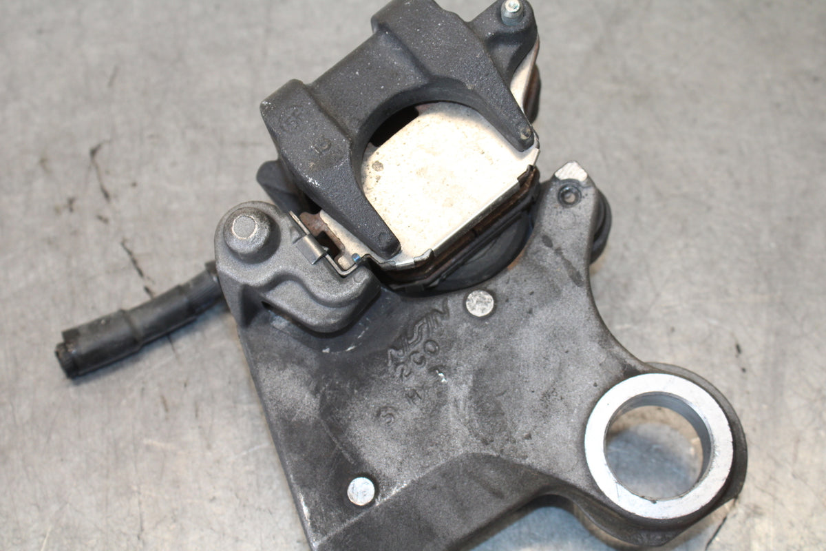 08-17 YAMAHA YZF R6 REAR BACK BRAKE CALIPER W MOUNT BRACKET 2C0-2580W-00-00