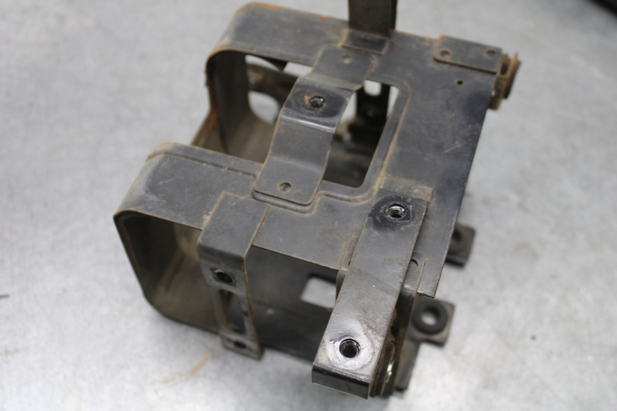 85-86 SUZUKI MADURA 1200 BATTERY TRAY BOX HOLDER  BB691