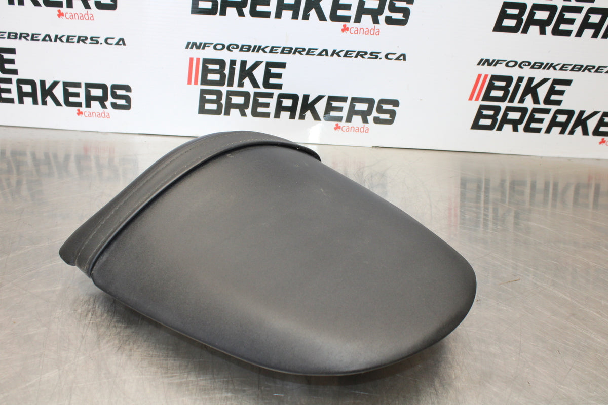 03-06 KAWASAKI Z1000 REAR BACK PASSENGER TANDEM SEAT PAD SADDLE PILLION BB164