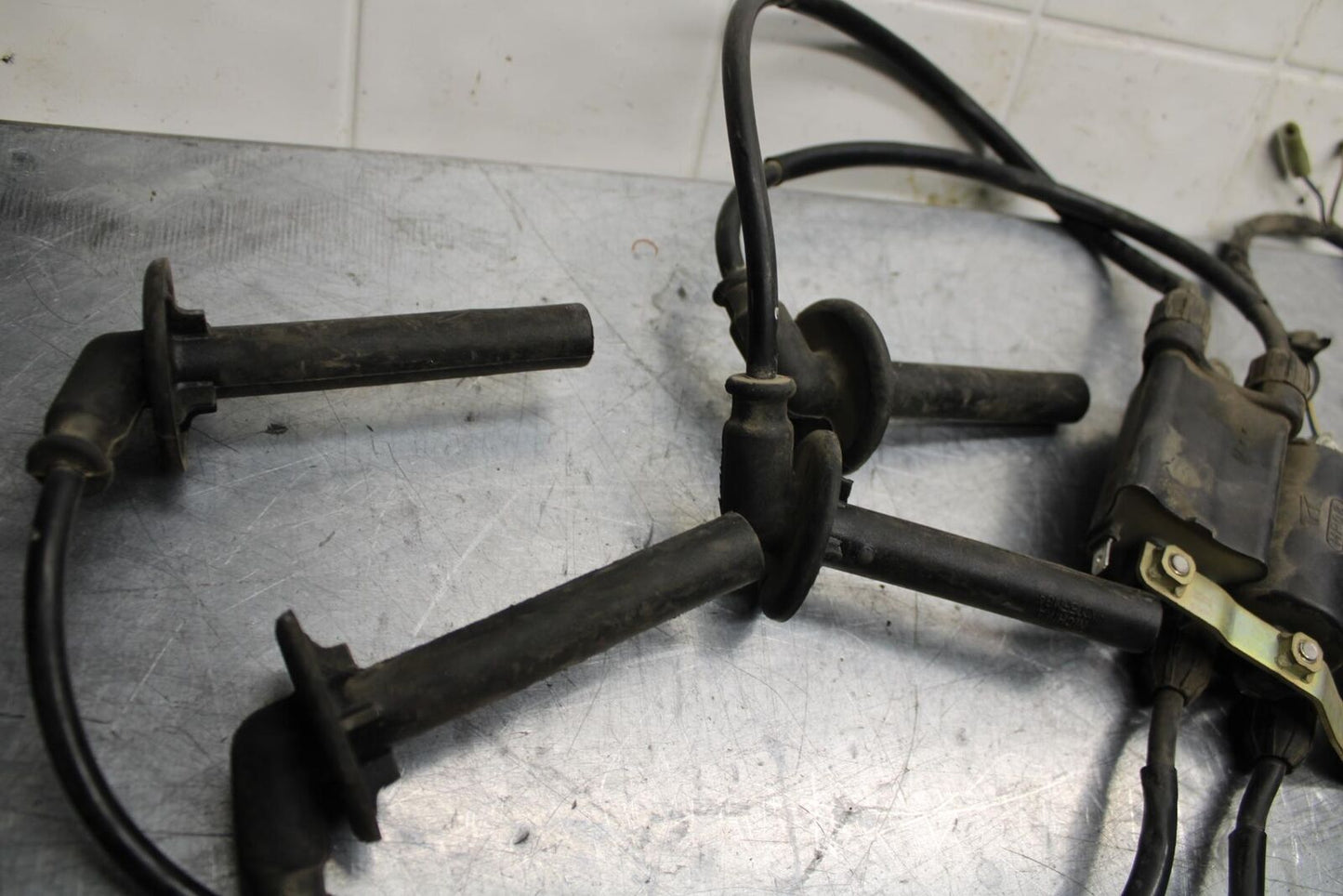 2001 Honda ST1100 IGNITION COILS COIL SPARK PLUG CAPS BB77