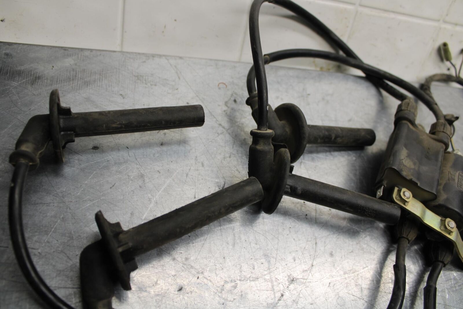 2001 Honda ST1100 IGNITION COILS COIL SPARK PLUG CAPS BB77