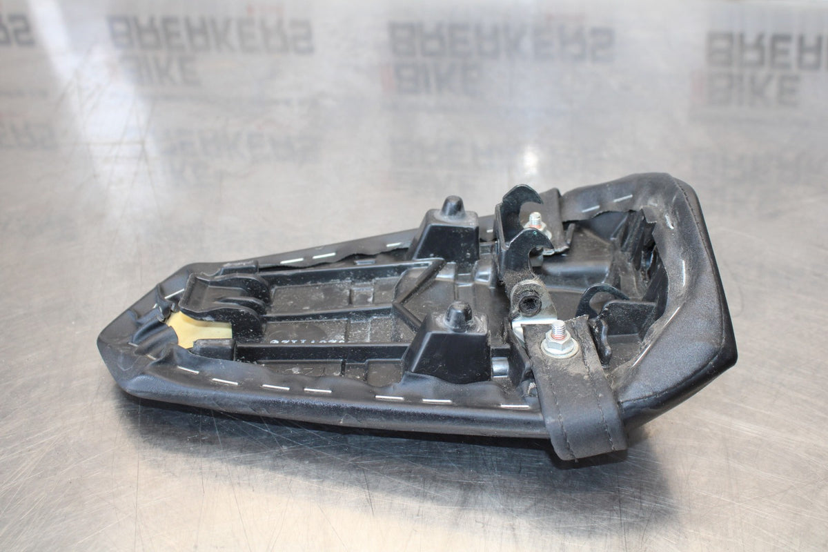 22-25 YAMAHA YZF R7 REAR BACK PASSENGER TANDEM SEAT PAD SADDLE PILLION BB176
