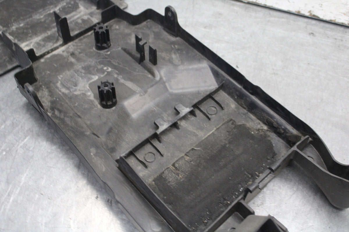 09-12 KAWASAKI NINJA ZX6R REAR BACK TAIL UNDERTAIL BATTERY TRAY PLASTIC BB698