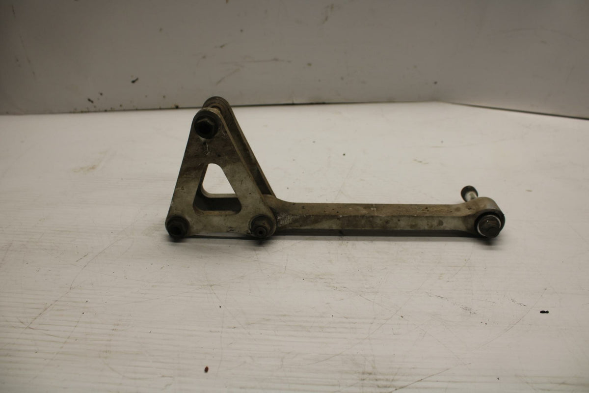 06 YAMAHA YZF R1 REAR DOGBONE SHOCK LINKAGE LINK 5VY-2217A-00-00 BB282