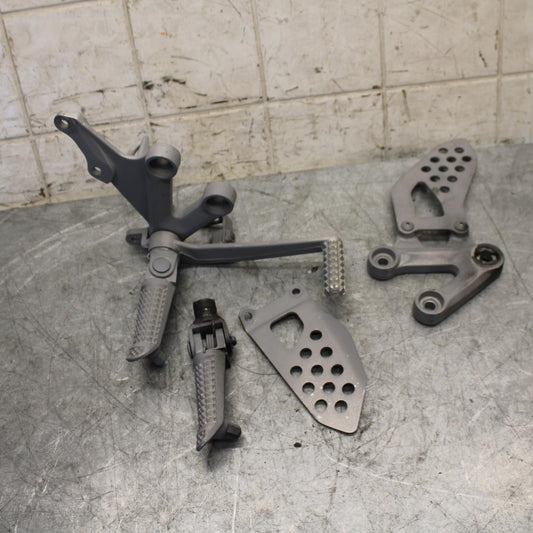 2004 Suzuki GSXR600 LEFT RIGHT REARSET REAR SET DRIVER PEG BRACKETS MOUNTS BB528