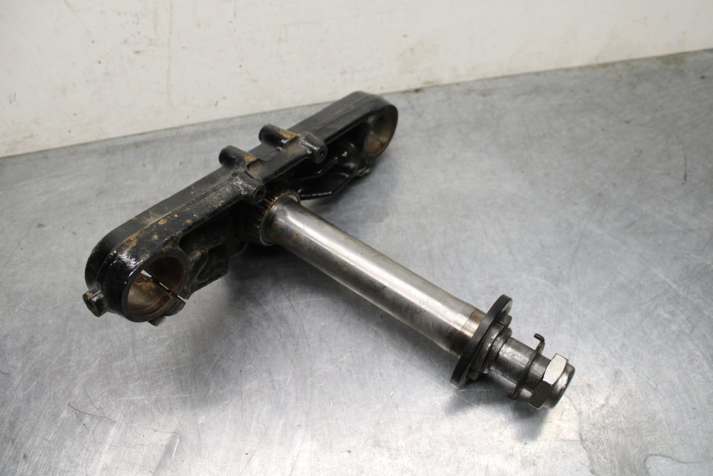 05-08 KAWASAKI VULCAN 1500 VN1500N CLASSIC FORKS CLAMP LOWER TRIPLE TREE BB133