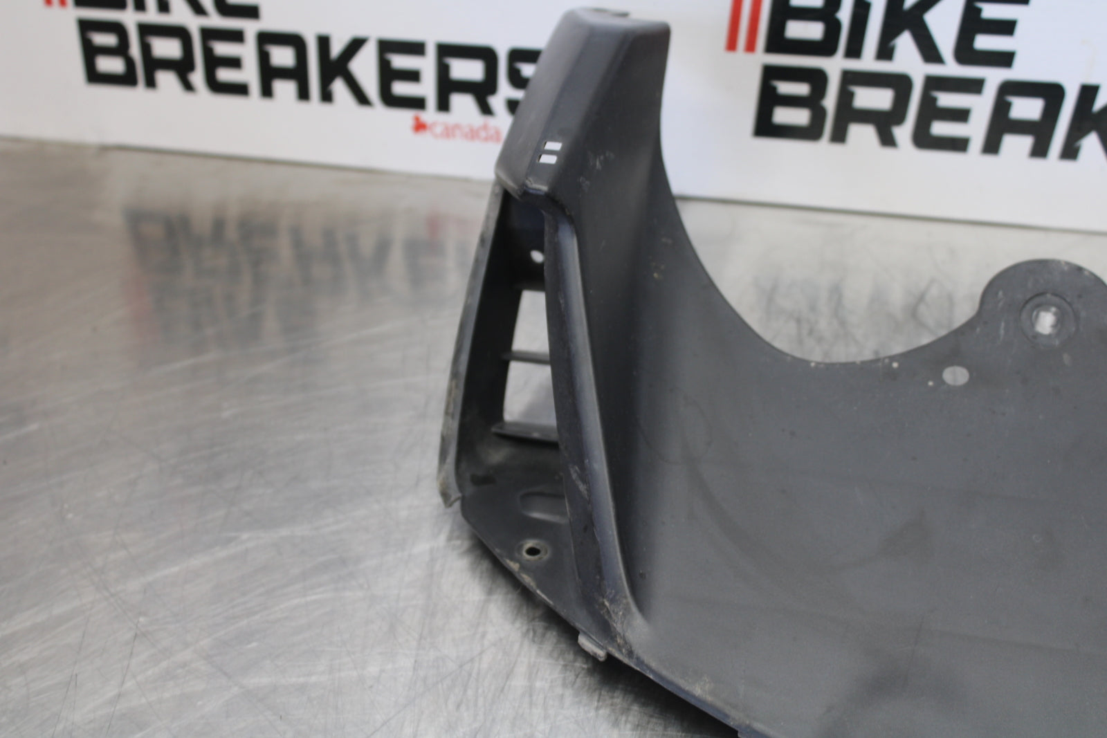 03 SUZUKI SV650S LOWER FRONT UPPER INNER HEADLIGHT COWL FAIRING  BB167