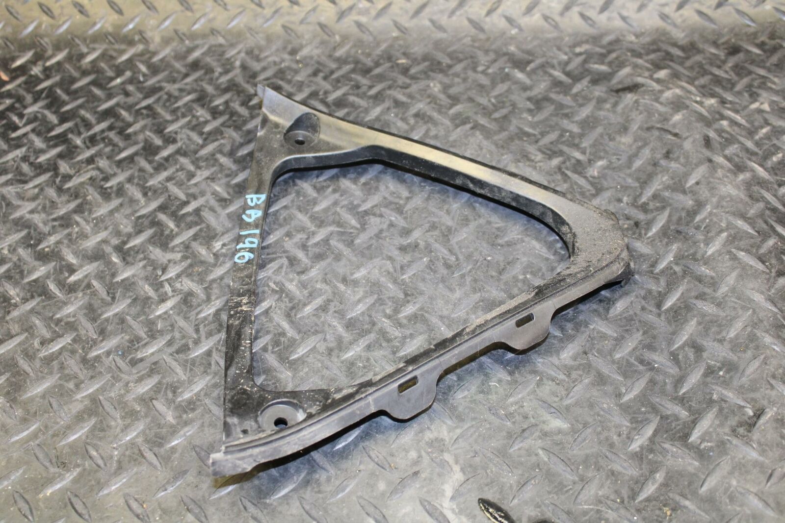 10 SUZUKI GSXR750 FRONT LOWER INNER EXHAUST V FAIRING COWL GUARD BB190