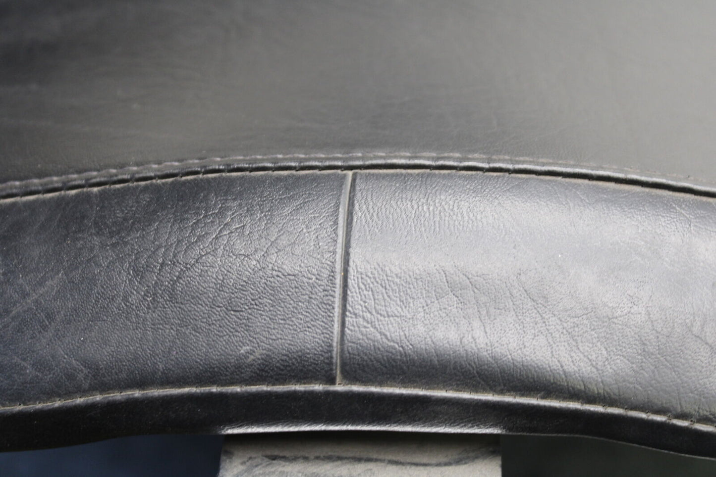 05-06 SUZUKI BOULEVARD M50 FRONT SEAT 45100-10F00-R22 45100-41F02-48H BB671