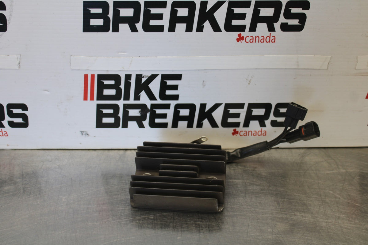 11-25 SUZUKI GSXR 600  RECTIFIER VOLTAGE REGULATOR BB803