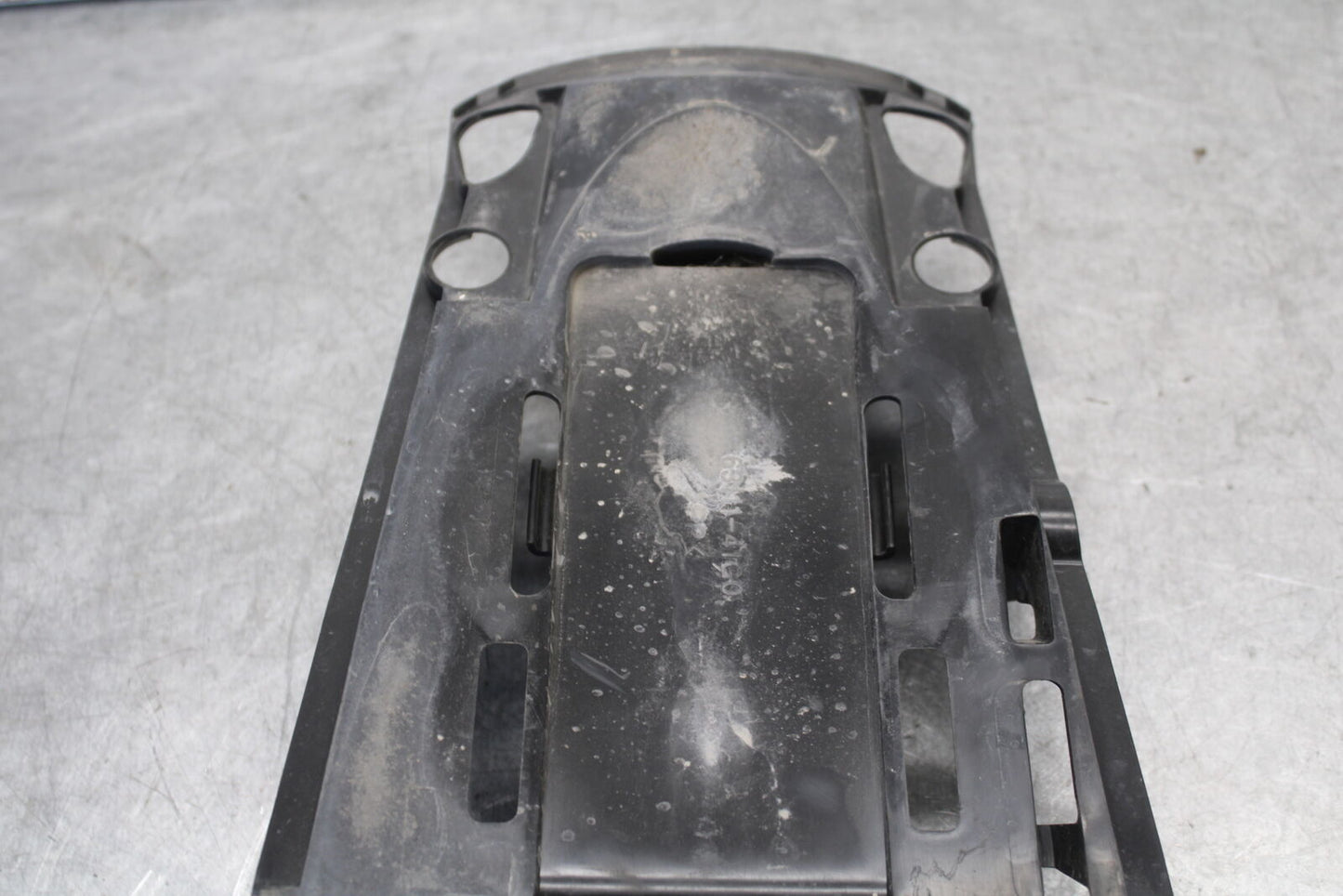 05-06 SUZUKI GSXR1000 REAR BACK TAIL UNDERTAIL BATTERY TRAY 63111-41G01 BB663