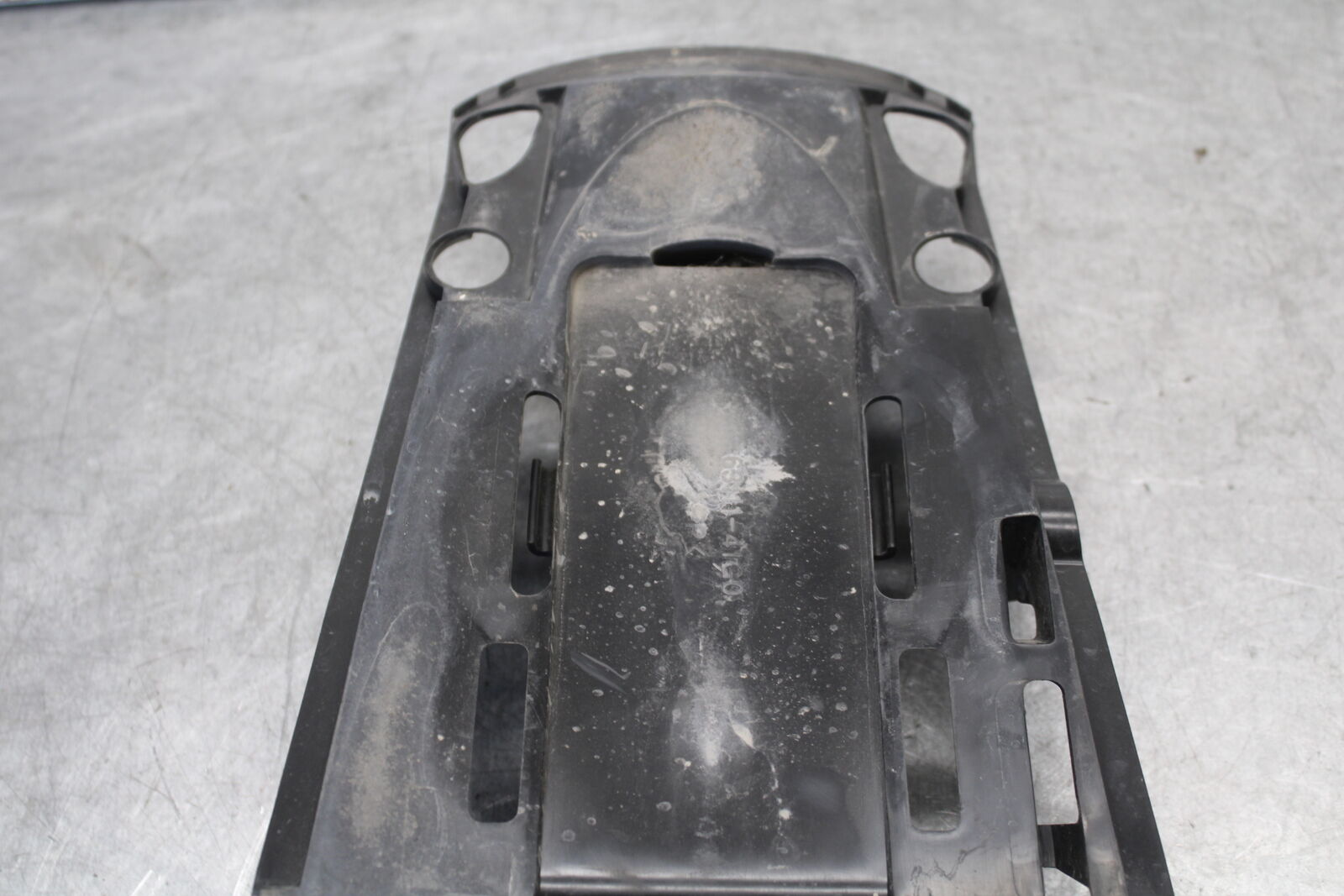 05-06 SUZUKI GSXR1000 REAR BACK TAIL UNDERTAIL BATTERY TRAY 63111-41G01 BB663