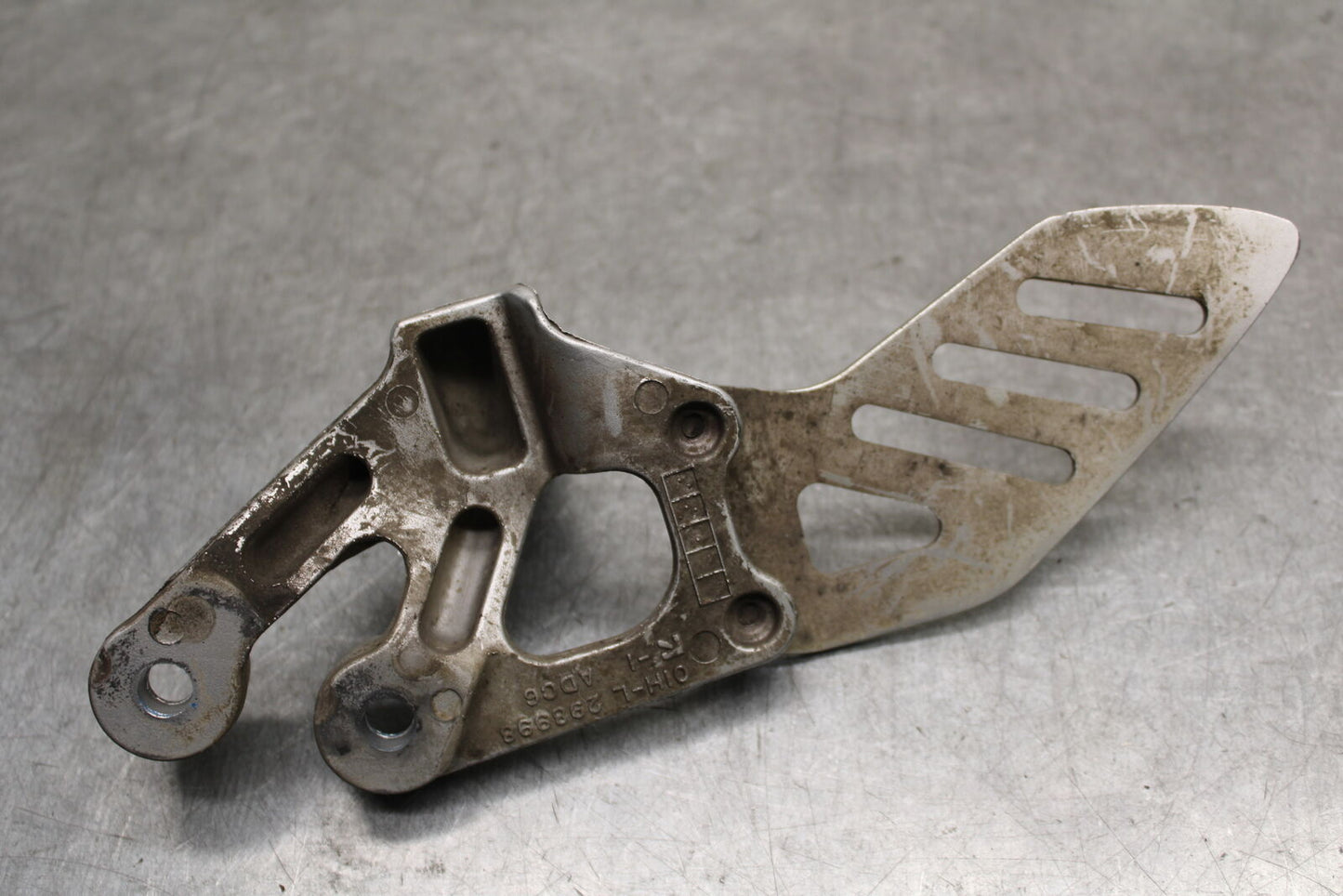 06-07 SUZUKI GSXR750 LEFT REARSET REAR SET DRIVER FOOT PEG REST STOP BB670