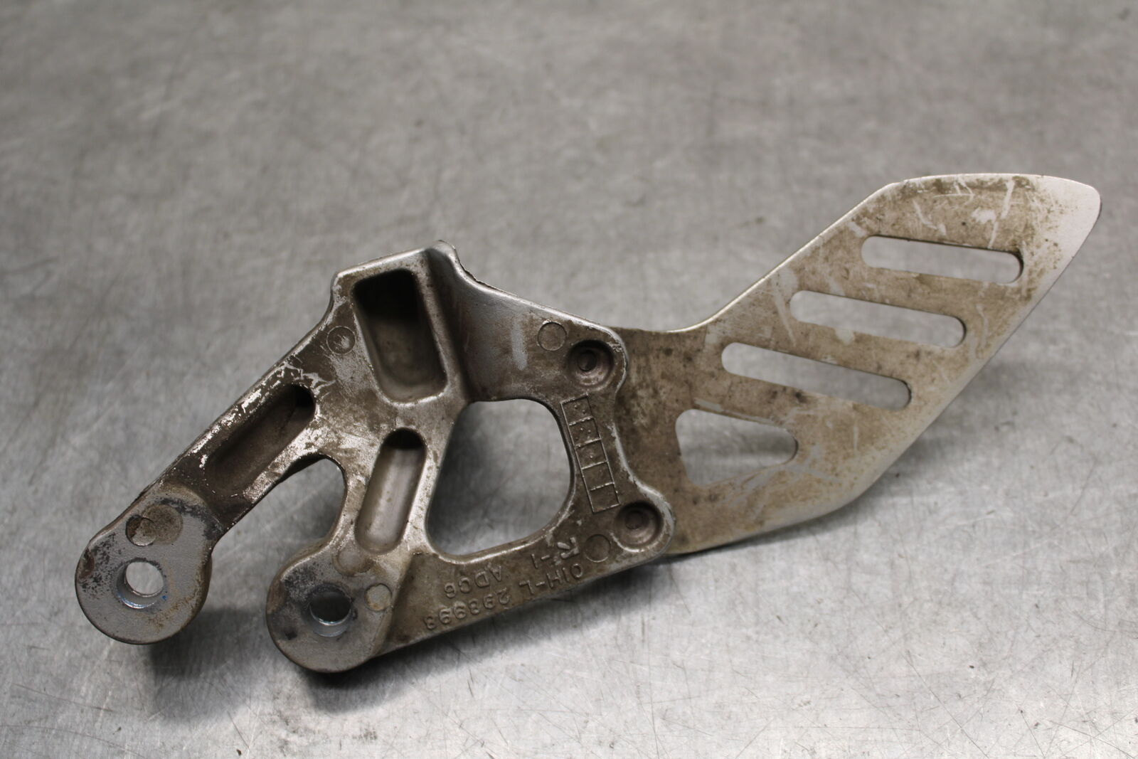 06-07 SUZUKI GSXR750 LEFT REARSET REAR SET DRIVER FOOT PEG REST STOP BB670