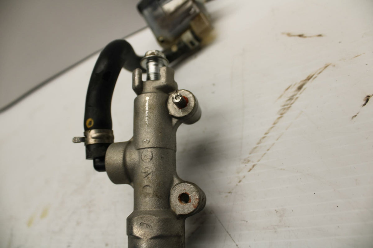 08-09 SUZUKI GSXR600 REAR  BRAKE MASTER CYLINDER W RESERVOIR 69600-01H20 BB250