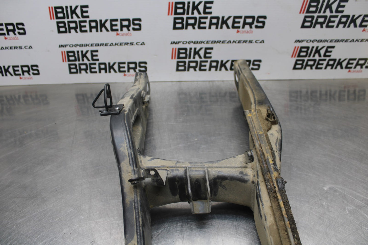 22-25 YAMAHA YZF R7 REAR SWINGARM BACK SUSPENSION SWING ARM BEB-22110-01-P0 BB76