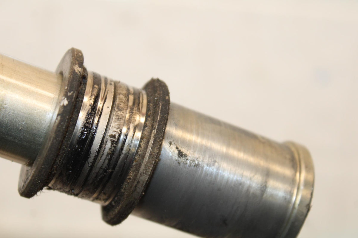 2011 Kawasaki Ninja ZX6R ZX600R FRONT WHEEL RIM AXLE PIVOT BOLT 41068-0604 BB587