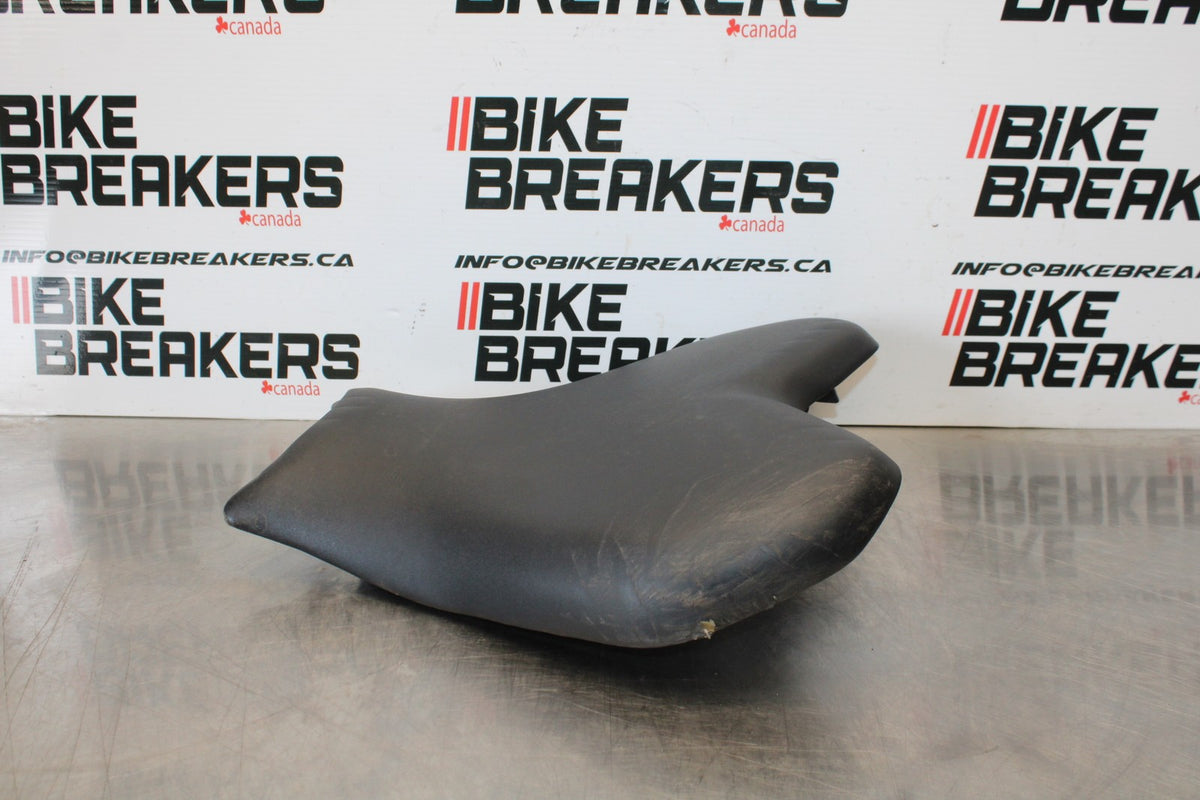 22-25 YAMAHA YZF R7 FRONT DRIVERS SEAT PAD SADDLE PILLION BB176