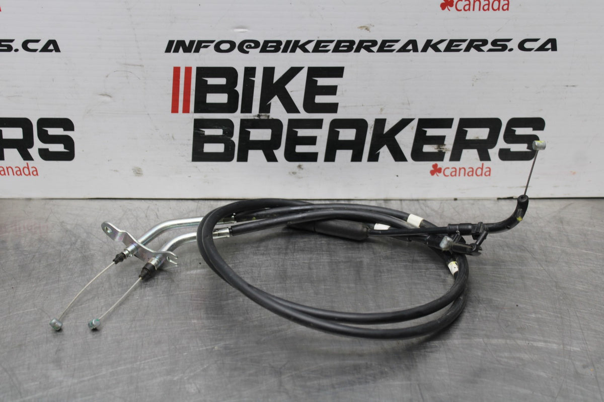 23 YAMAHA YZF R3 THROTTLE CABLES LINES BB806