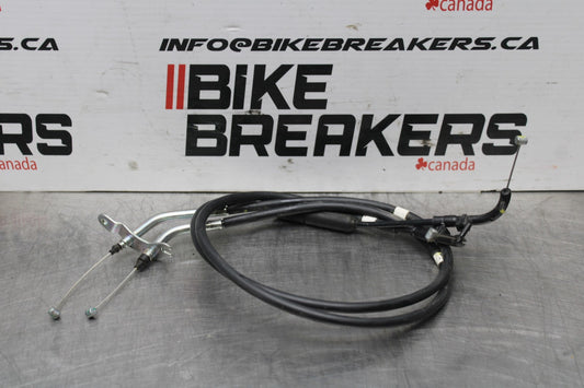 23 YAMAHA YZF R3 THROTTLE CABLES LINES BB806