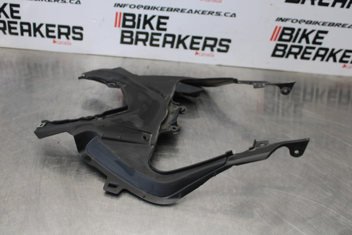 21-23 KAWASAKI NINJA ZX6R CENTER REAR BACK TAIL FAIRING COWL BB179