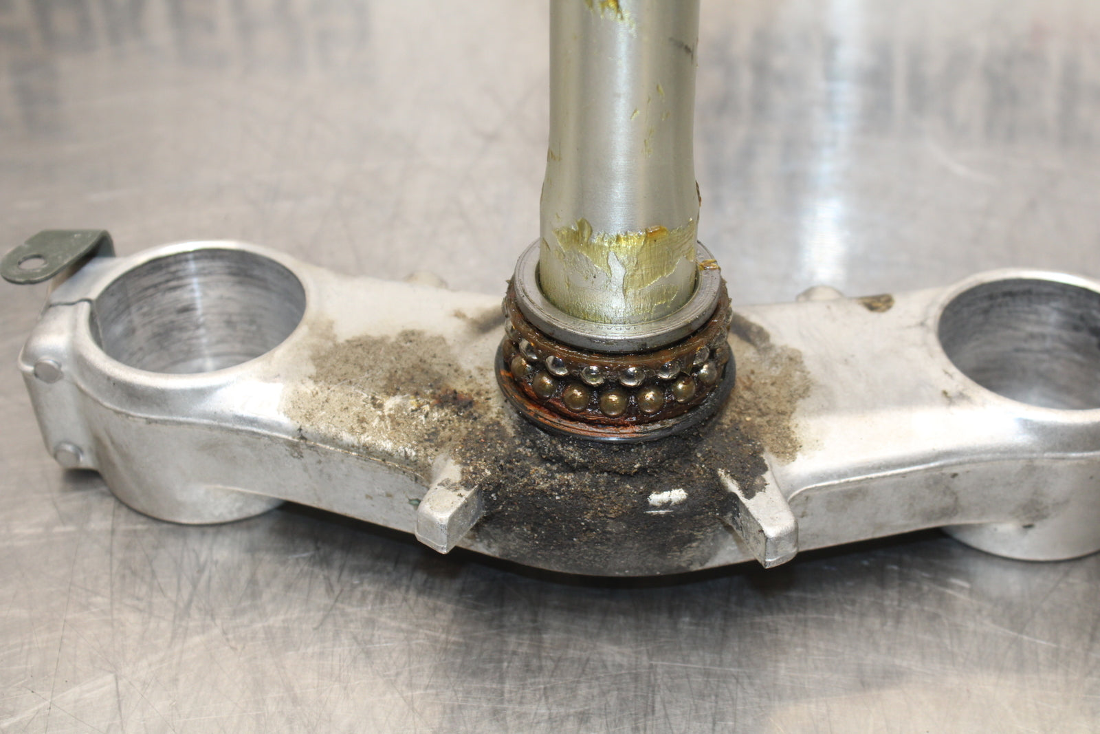 04-05 KAWASAKI NINJA ZX10R FRONT FORKS CLAMP LOWER TRIPLE TREE STEM BB163