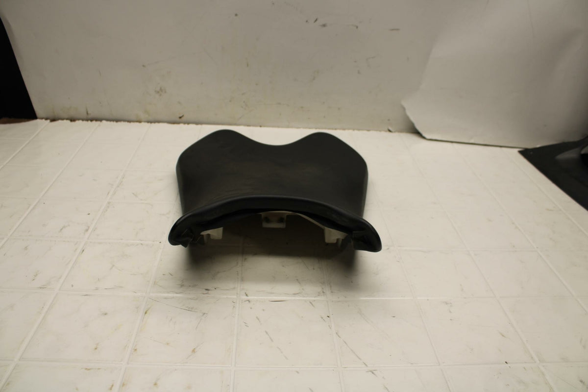 08-16 YAMAHA YZF R6 FRONT DRIVERS SEAT PAD SADDLE PILLION BB406