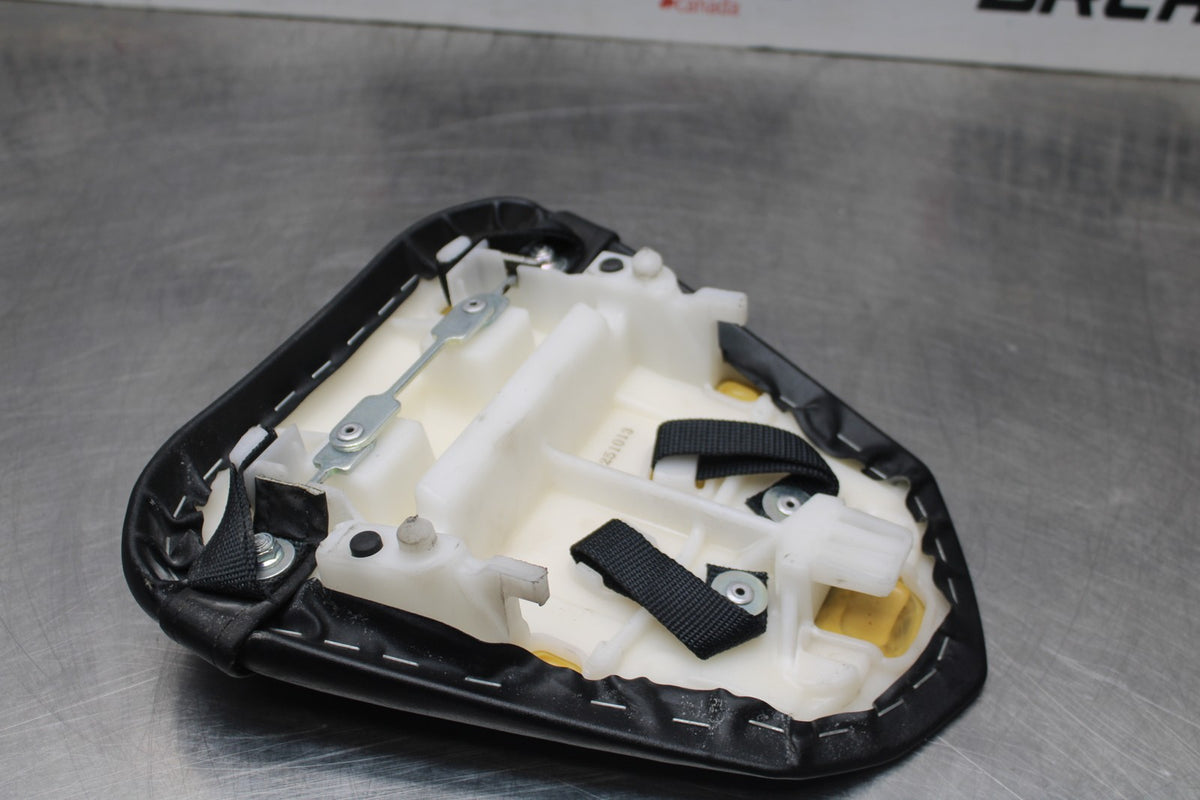 08-16 YAMAHA YZF R6 REAR BACK PASSENGER TANDEM SEAT PAD SADDLE PILLION BB856