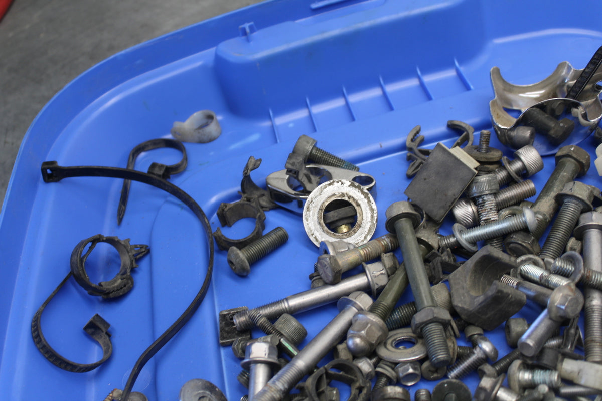 05-06 YAMAHA ROYAL STAR MOUNTING BOLTS HARDWARE MOTOR SCREWS BB697