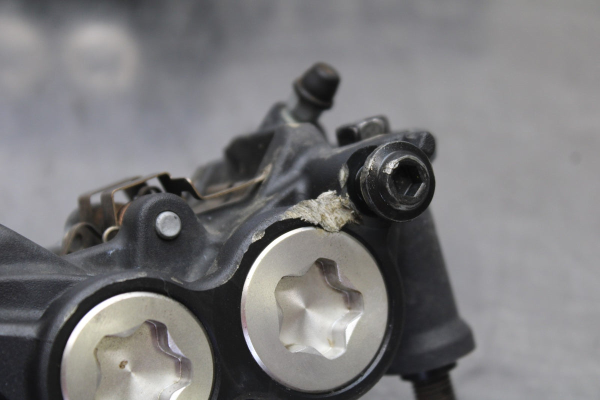 17 YAMAHA YZF R6 RIGHT LEFT FRONT BRAKE CALIPER SET PAIR CALIPERS BB922